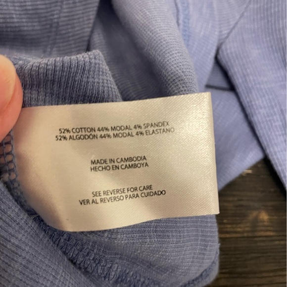 #110- EDDIE BAUER- Women's Everyday Thermal Henley size xs - Picture 5 of 5